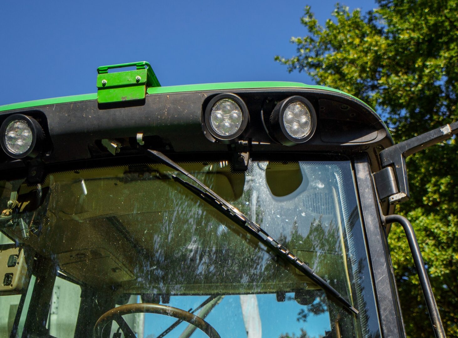 CRAWER blijft innoveren – LED werklampen voor John Deere tractoren