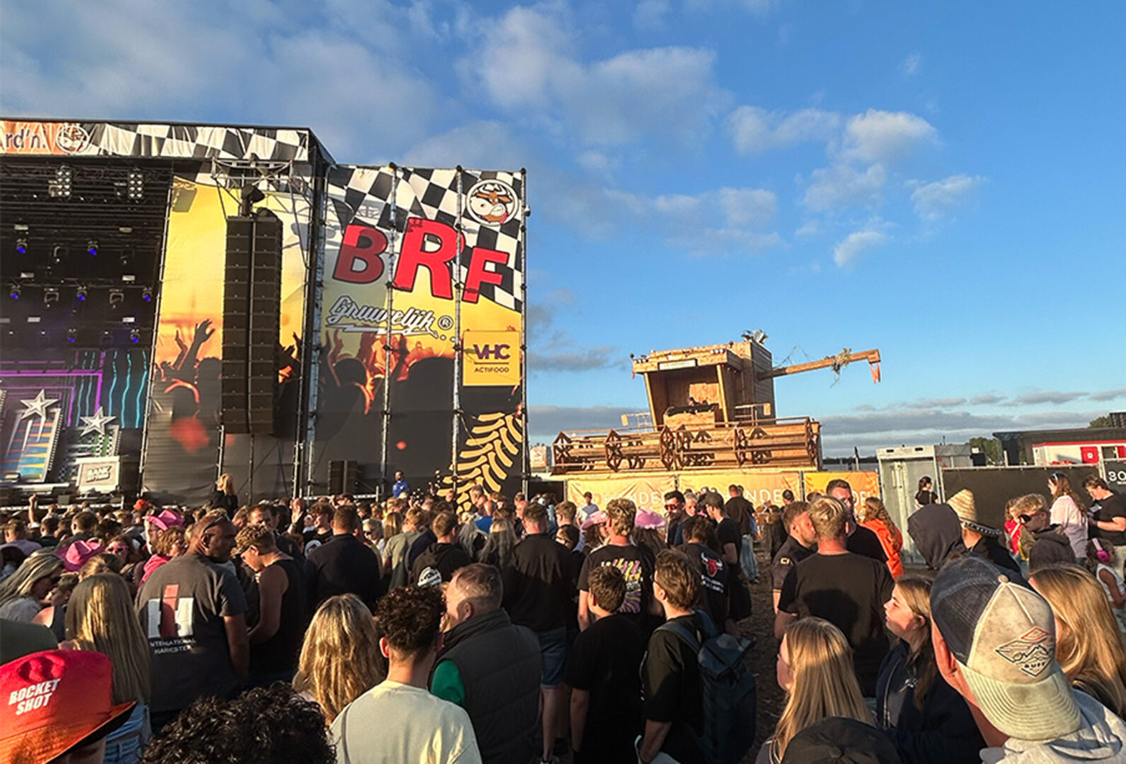 Houten Ledhandel24.nl combine op Boerenrock Festival 2025