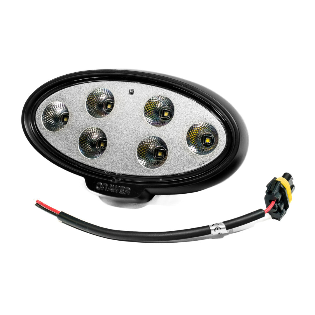 CRAWER LED inbouw werklamp John Deere 60 graden vooraanzicht met bekabeling.