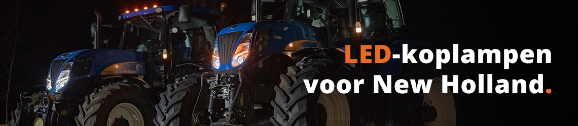 LED-koplampen in twee New Holland trekkers. Een met wit positielicht en een met oranje.